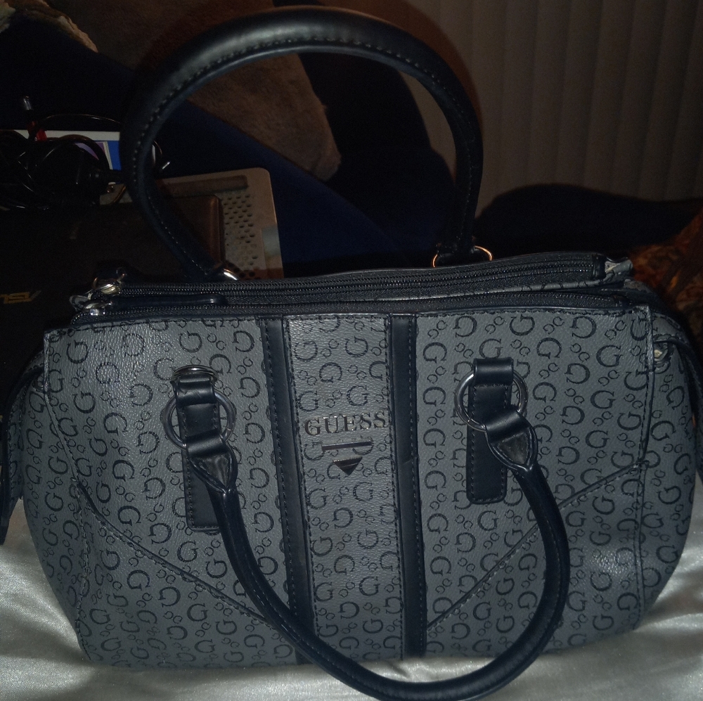 Beautiful Black & Grey Guess Purse. 8"W x 8 1/2"L